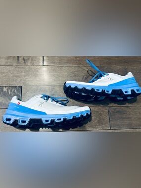 Women’s Sz 8 Arctic/Marina Cloudventure V3 Trail Running Shoes